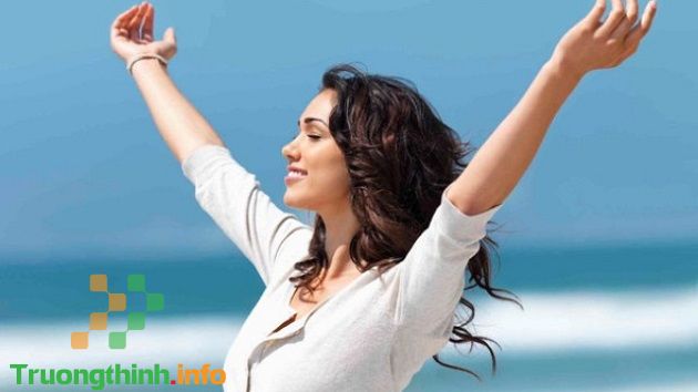 Dùng cốc nguyệt san có bị rộng không? Có ảnh hưởng đến cô bé không?