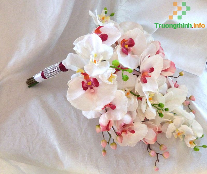                       Các mẫu hoa cưới cầm tay cô dâu đơn giản, đẹp nhất 2021