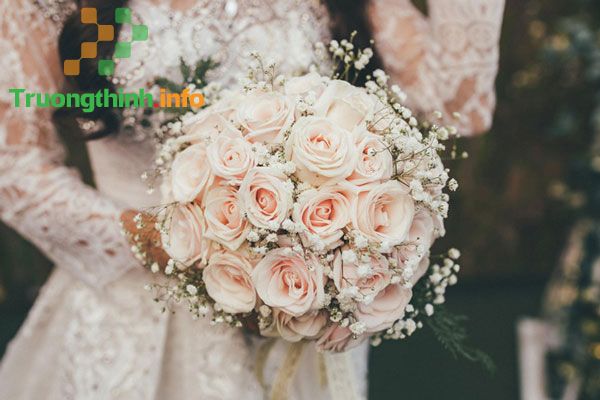                       Các mẫu hoa cưới cầm tay cô dâu đơn giản, đẹp nhất 2021