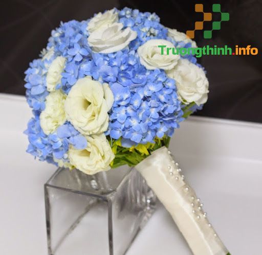                       Các mẫu hoa cưới cầm tay cô dâu đơn giản, đẹp nhất 2021