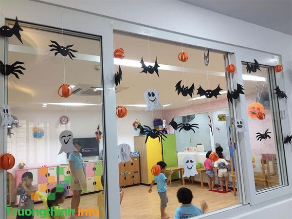                       Cách trang trí Halloween cho lớp học đơn giản mà độc đáo