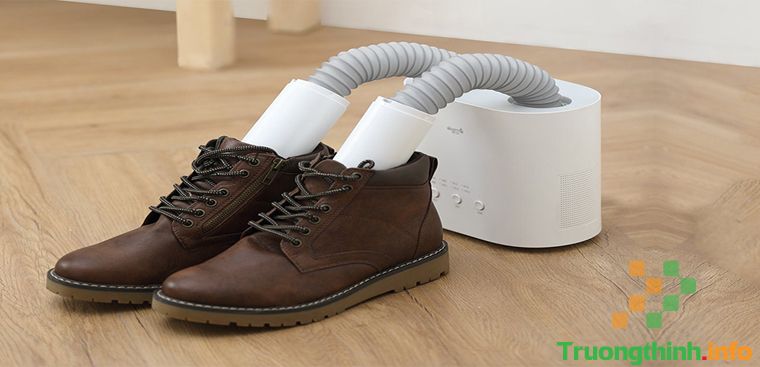                       Xử lý giày bị ướt mưa như thế nào cho sạch, không bị hôi?
