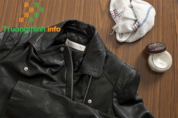                       Cách vệ sinh, làm sạch và bảo quản áo da không bị mốc, nổ