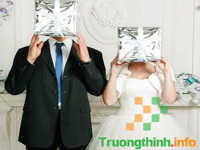                       Quà cưới nên tặng gì? Những món quà cưới độc đáo tặng cô dâu chú rể