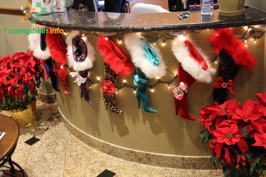                           Cách trang trí Noel cho văn phòng làm việc công ty đẹp, đơn giản
