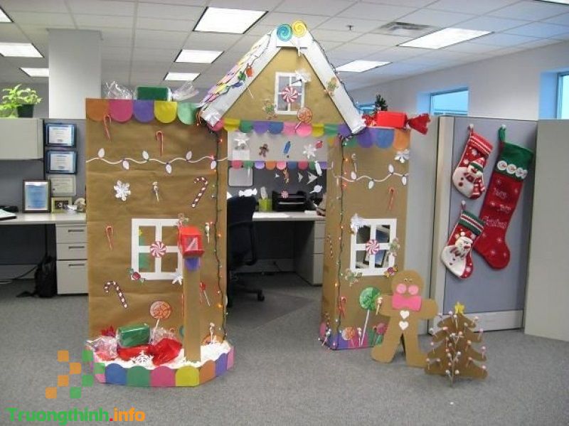                           Cách trang trí Noel cho văn phòng làm việc công ty đẹp, đơn giản
