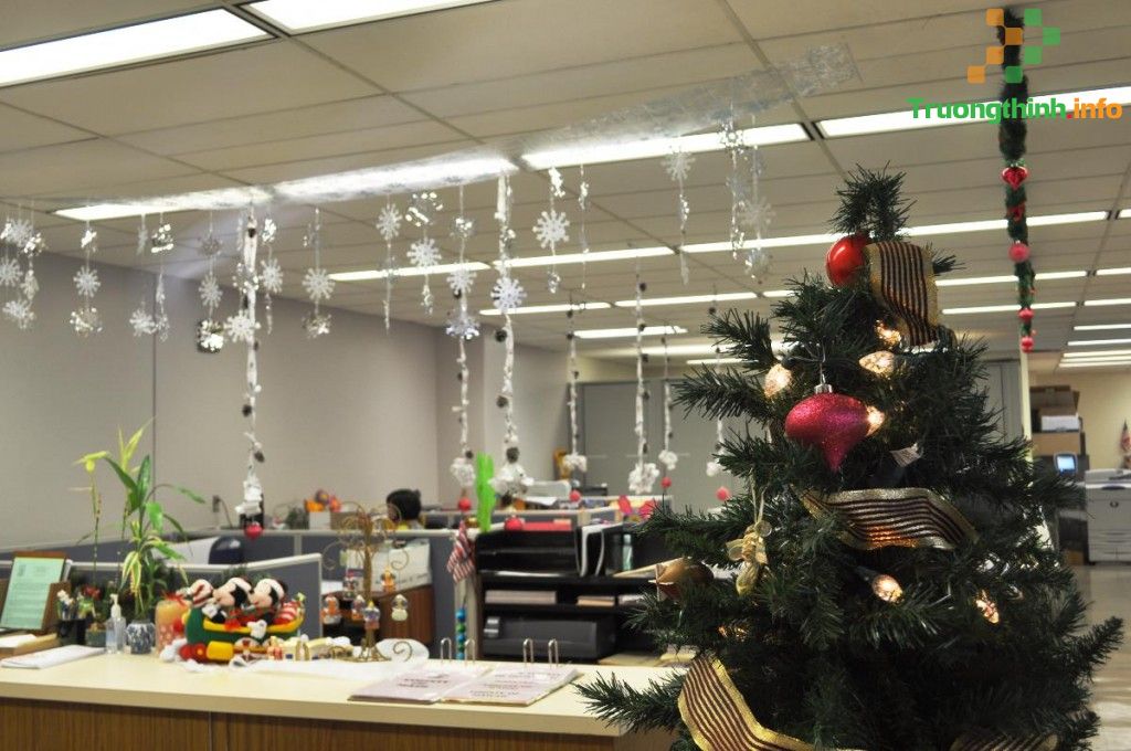                           Cách trang trí Noel cho văn phòng làm việc công ty đẹp, đơn giản