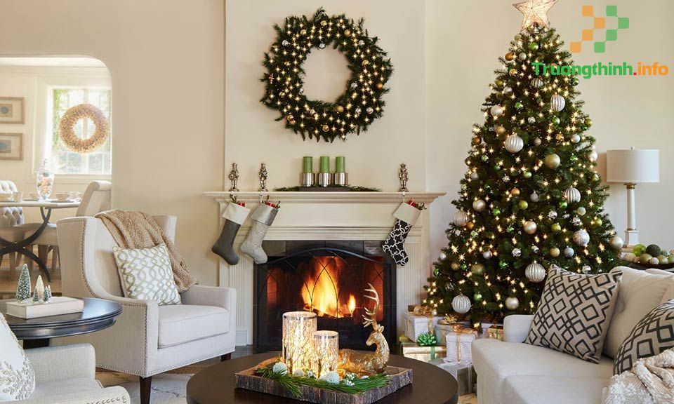 Cách trang trí cây thông Noel bằng dây kim tuyến và phụ kiện đơn giản mà đẹp