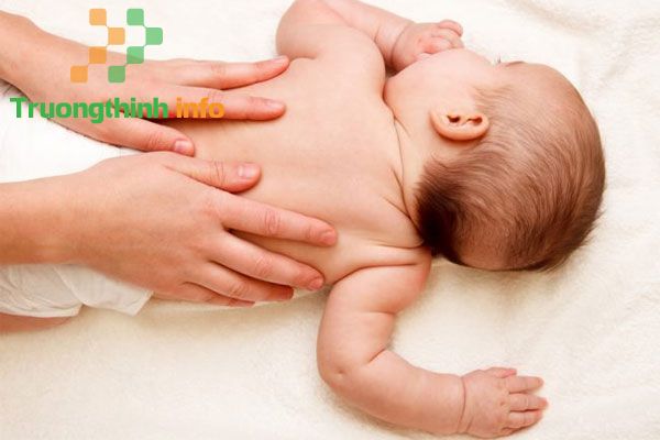 Cách mát-xa cho trẻ sơ sinh giúp bé ngủ ngon, tiêu hóa tốt