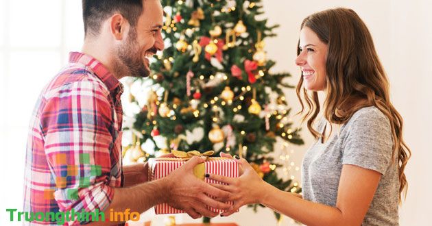                           Noel nên tặng quà gì cho người yêu? 10+ Quà Noel cho người yêu dễ thương nhất