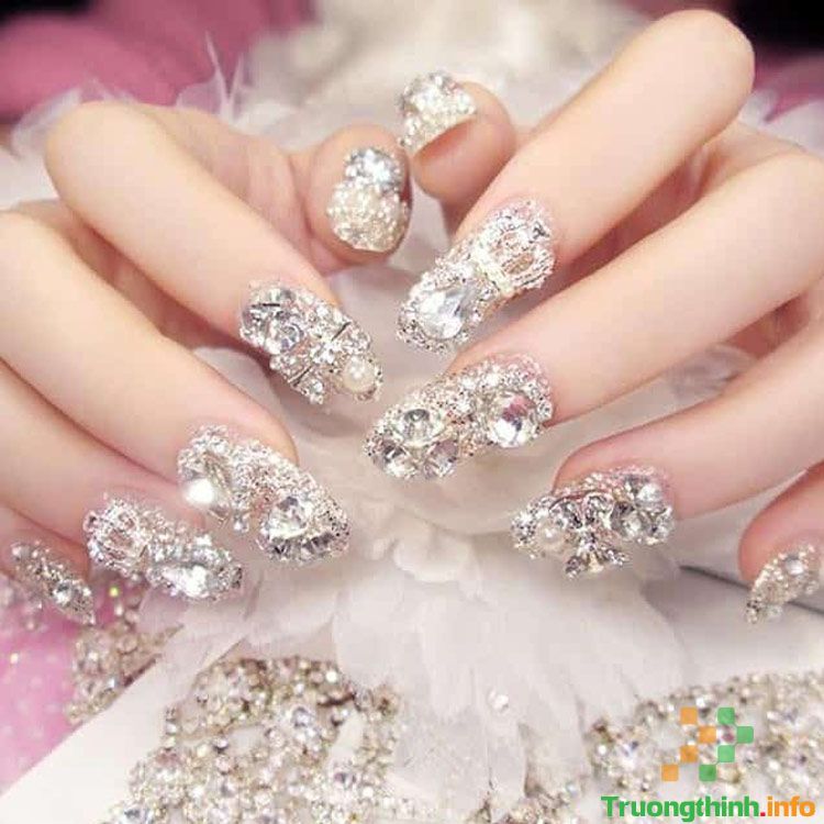                           Những mẫu móng tay đính đá đơn giản mà đẹp, nail đính đá sang trọng hot nhất