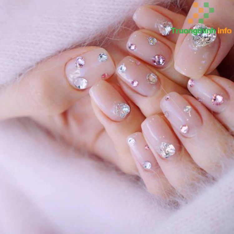                           Những mẫu móng tay đính đá đơn giản mà đẹp, nail đính đá sang trọng hot nhất