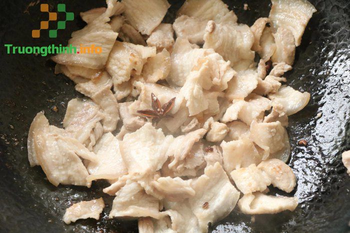 Thịt lợn xào với thứ này được món 2 trong 1, cơm nấu nồi đầy vẫn hết