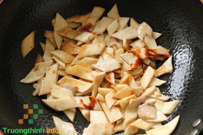 Thịt lợn xào với thứ này được món 2 trong 1, cơm nấu nồi đầy vẫn hết