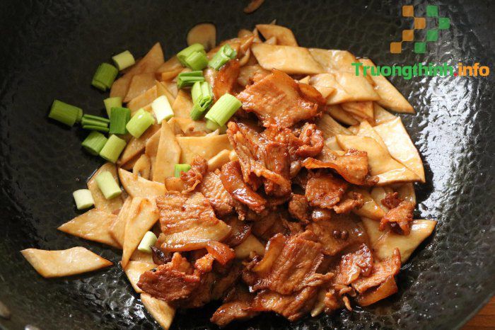 Thịt lợn xào với thứ này được món 2 trong 1, cơm nấu nồi đầy vẫn hết