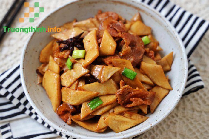 Thịt lợn xào với thứ này được món 2 trong 1, cơm nấu nồi đầy vẫn hết