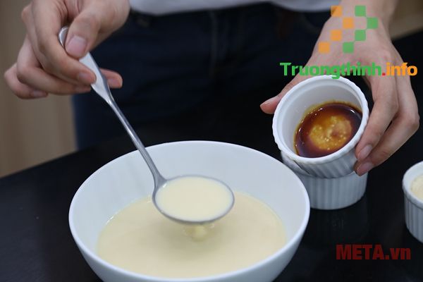                           Cách làm bánh flan từ lò vi sóng