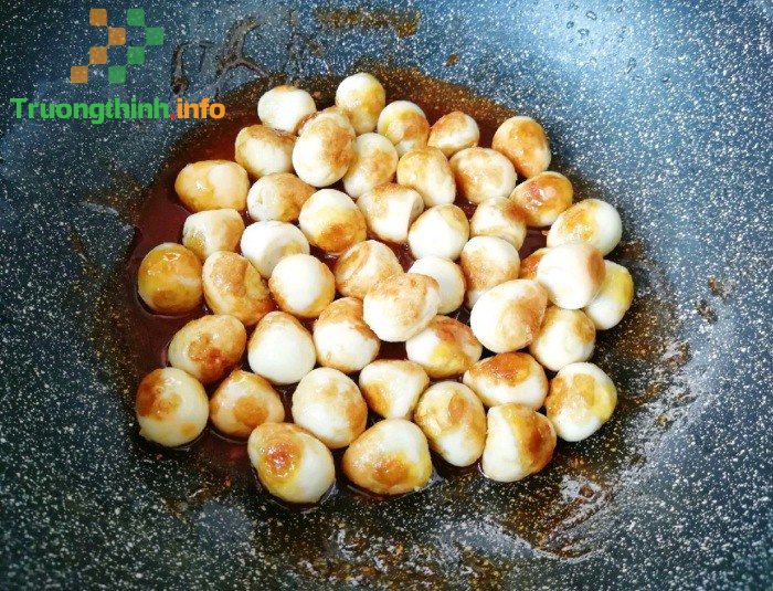 Nhà chỉ còn trứng cút, vợ tung chiêu làm thành món mặn siêu rẻ nhưng ngon, tốn cả nồi cơm