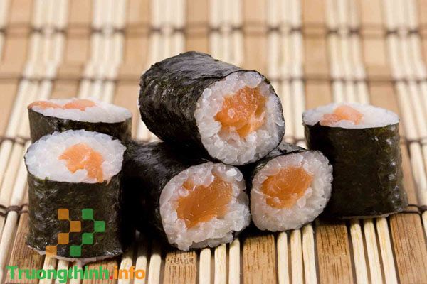                           4 Cách làm sushi cá hồi ngon, không tanh, đẹp mắt