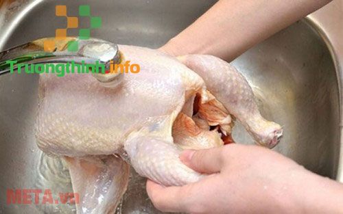                           Gà hấp muối sả bằng nồi cơm điện vừa ngon mà lại dễ nấu vô cùng