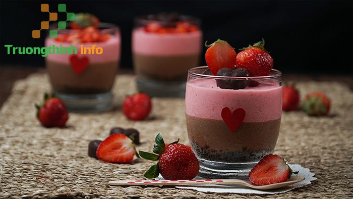                           Hướng dẫn làm bánh mousse dâu tây chocolate cho ngày Valentine