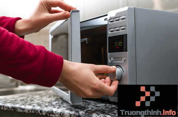                           Giải đáp: Lò vi sóng có nướng được không?