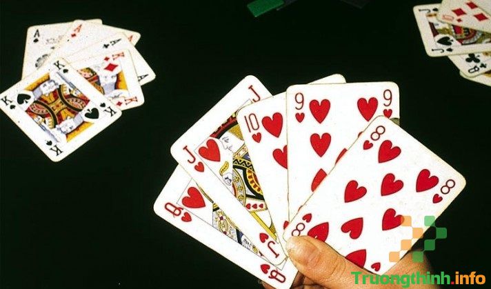                           Cách chơi phỏm, luật chơi bài phỏm chuẩn cho người mới bắt đầu