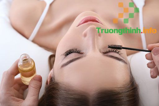 Cách dùng dầu dừa dưỡng mi và lưu ý khi sử dụng