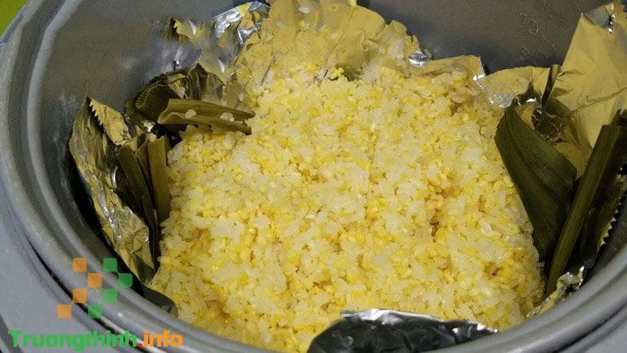                           Cách nấu xôi đậu xanh bằng nồi cơm điện dẻo, thơm, ngon siêu dễ