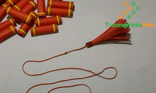                           Cách làm tràng pháo, dây pháo bằng giấy treo Tết