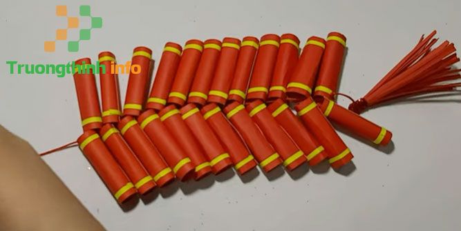                           Cách làm tràng pháo, dây pháo bằng giấy treo Tết