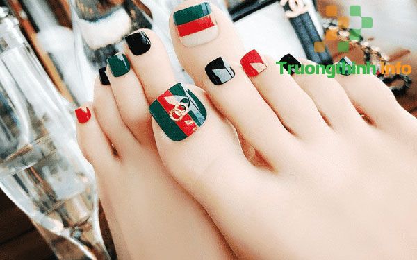                           50+ Mẫu móng chân đẹp nhẹ nhàng 2022, nail chân đơn giản cho nàng đón Tết