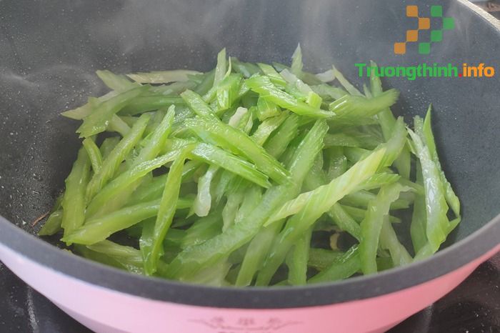 Tôm xào rau này chẳng khác gì thuốc bổ mùa đông, ăn 1 lợi 10