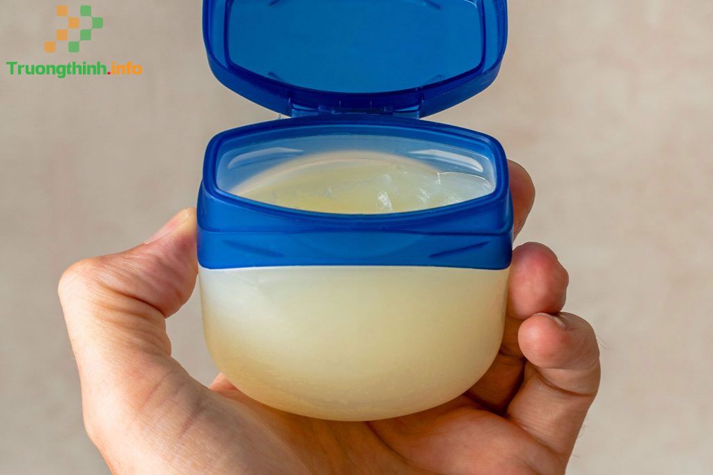                           Công dụng của Vaseline là gì? Tác dụng và thành phần của Vaseline