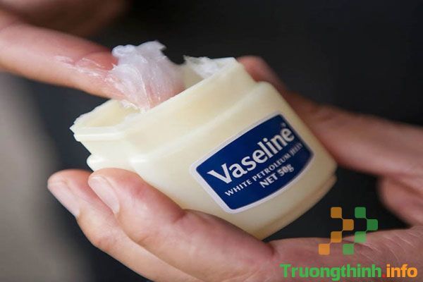                           Công dụng của Vaseline là gì? Tác dụng và thành phần của Vaseline