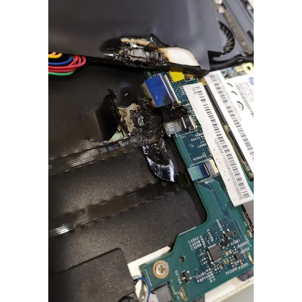Chúng tôi cung cấp dịch vụ sửa chữa mainboard cho laptop và macbook