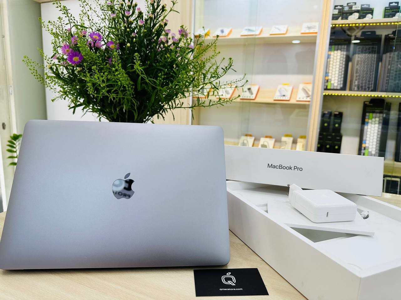 Nên mua MacBook Pro M1 cũ hay mới