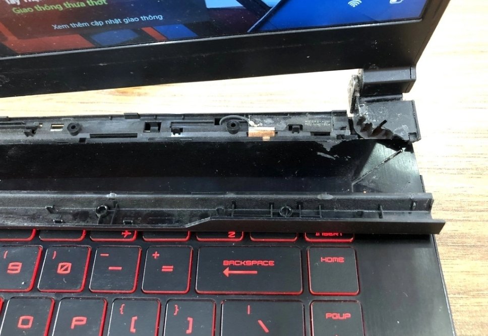 Địa Chỉ Thay Bản Lề Laptop Lấy Liền Ở Quận Phú Nhuận