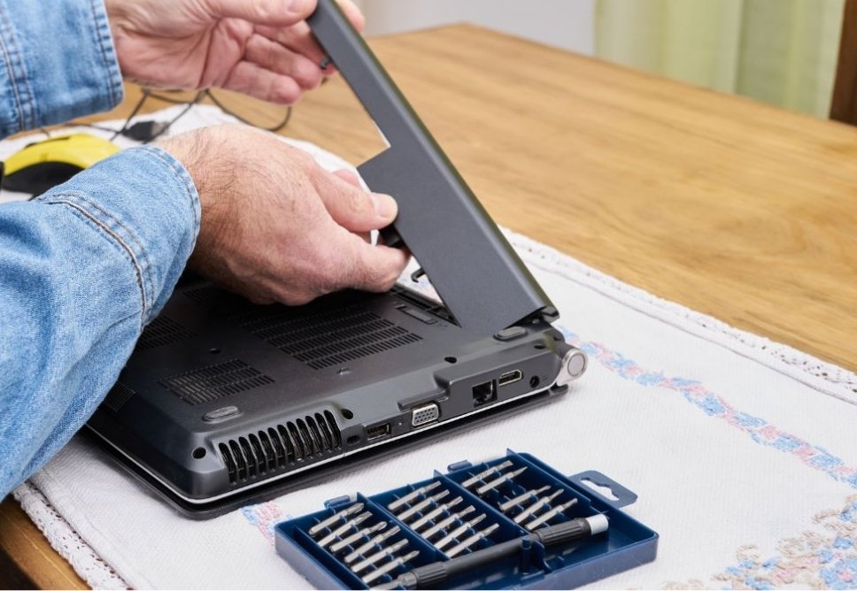 Địa Chỉ Thay Pin Laptop Giá Rẻ Uy Tín Ở Phú Nhuận