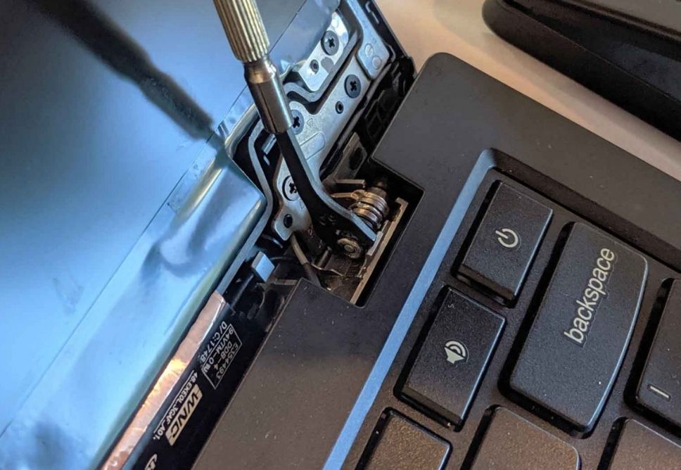 Địa Chỉ Thay Bản Lề Laptop Quận Tân Bình Lấy Liền