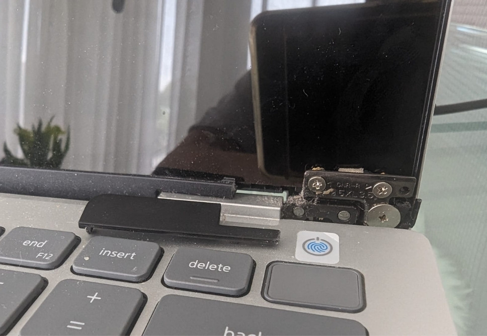 Địa Chỉ Thay Bản Lề Laptop Giá Rẻ Lấy Ngay Ở Quận 10