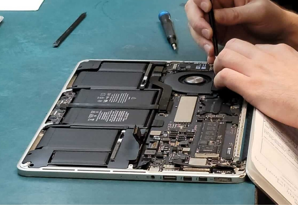 Địa Chỉ Thay Pin Macbook Quận Tân Bình Chính Hãng