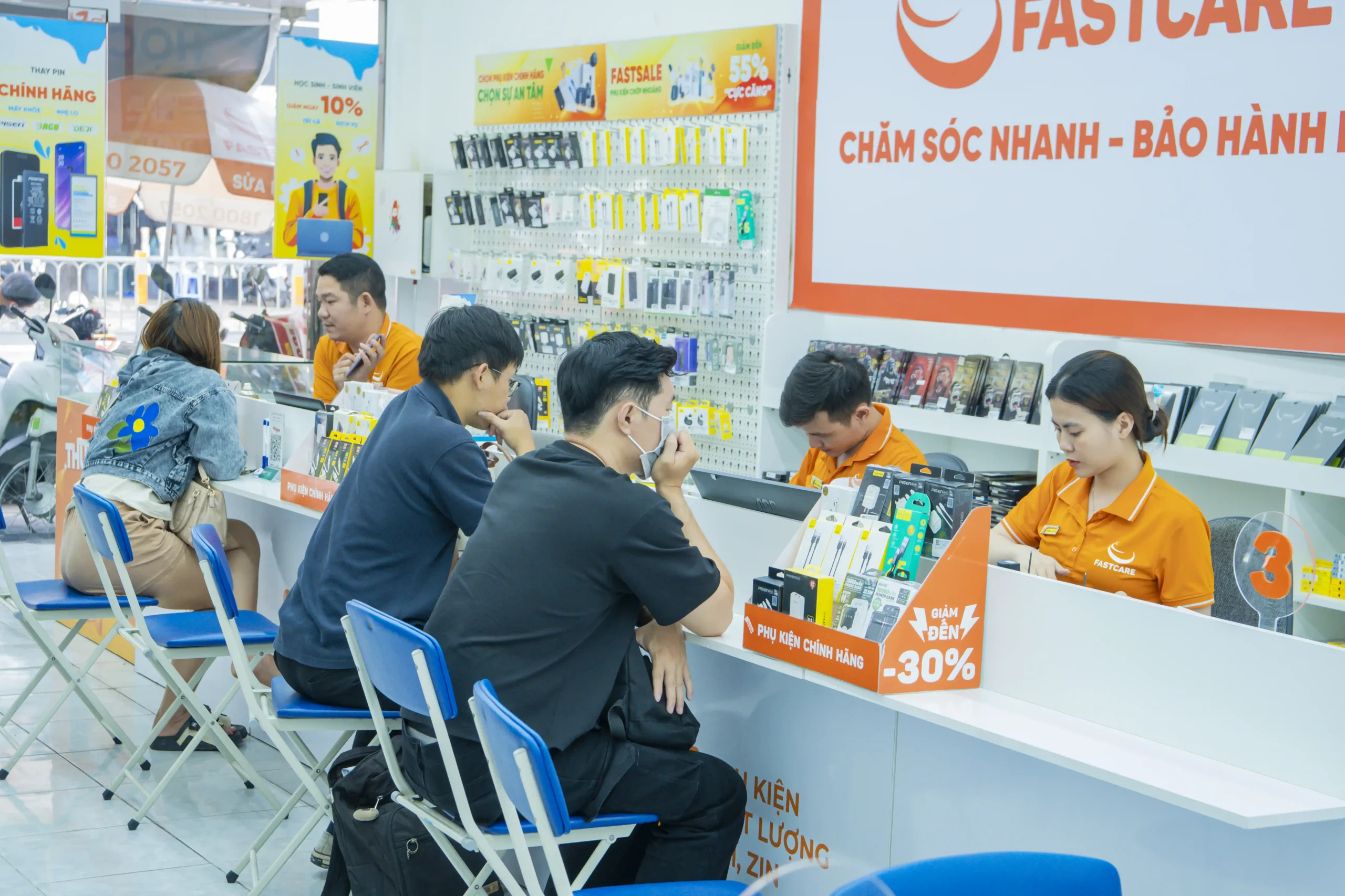 Có nên thay pin iPhone 11 hay lên đời iPhone 14 Pro Max?