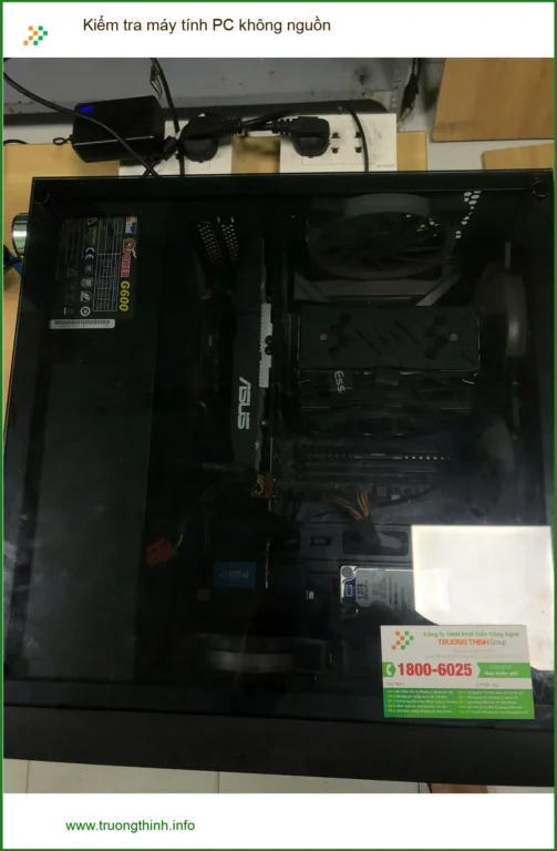 Cô Mai giáo viên Quận Bình Tân kiểm tra máy tính PC không lên nguồn