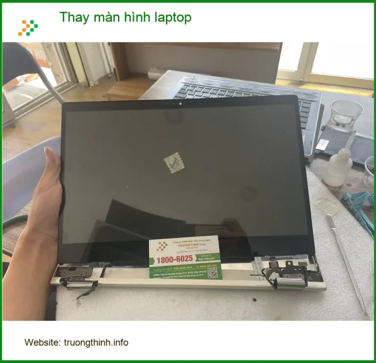 Bạn Khánh sinh viên tìm dịch vụ thay màn hình laptop Tân Bình uy tín