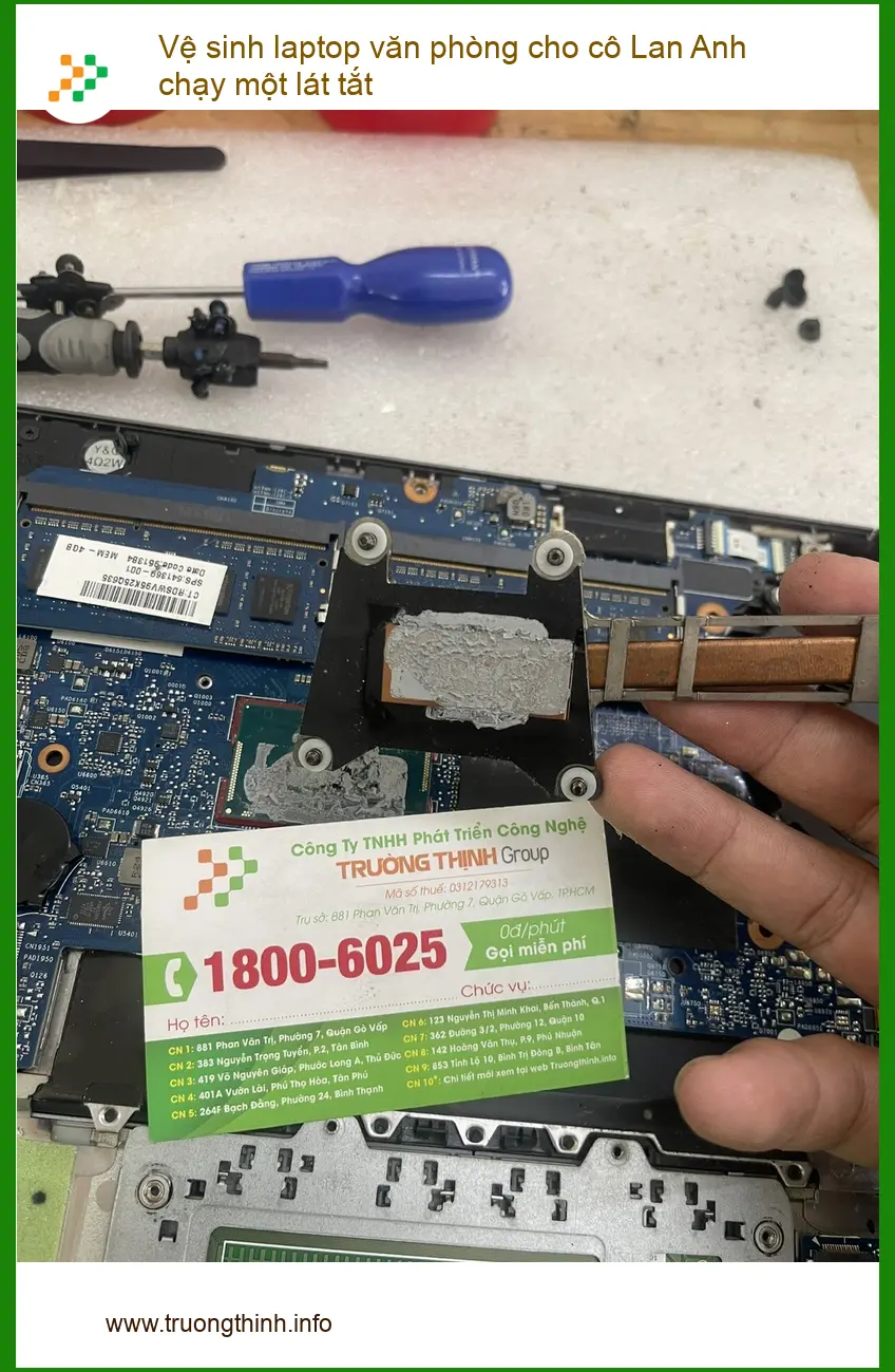 Dịch vụ vệ sinh laptop văn phòng Quận Phú Nhuận - Bác Minh thợ cơ khí máy nóng ran ảnh thực tế 1