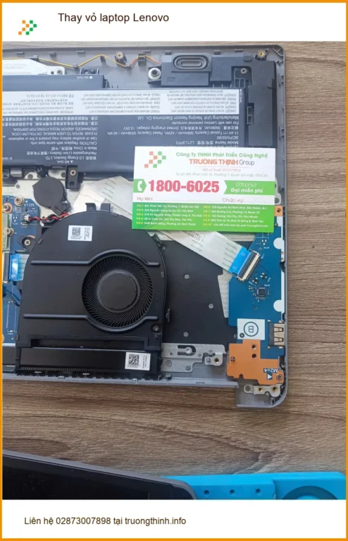 Tiệm Thay vỏ laptop Lenovo Quận Tân Phú - Anh Khoa quản lý tìm chỗ thay vỏ bị móp