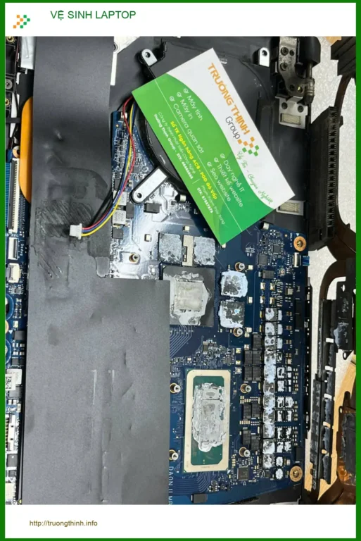 Chị Thảo nhân viên tìm dịch vụ vệ sinh laptop giá sinh viên Quận Thủ Đức