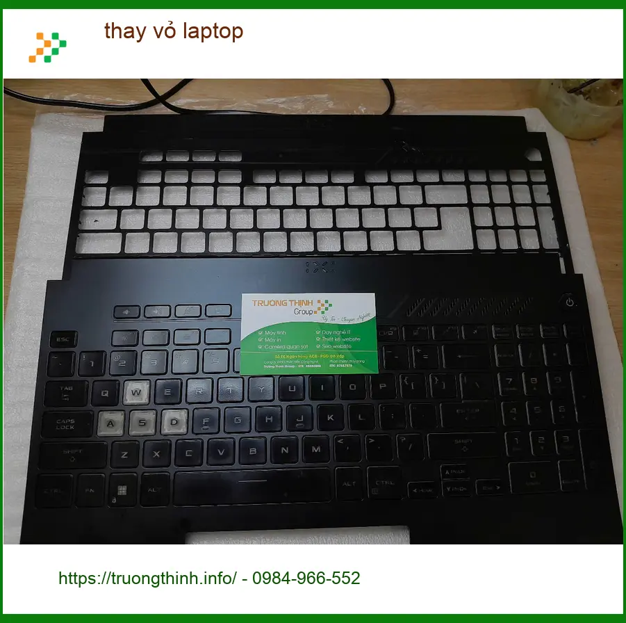 Chị Thu Thủy tìm cửa hàng thay vỏ laptop Quận Thủ Đức lấy liền sau cú ngã