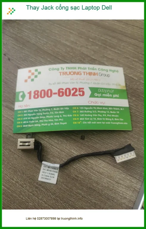 Cô Mai nhân viên văn phòng tìm chỗ thay Jack sạc Laptop Dell Quận 7 lấy liền